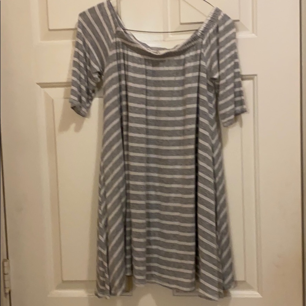 Gray and white tunic top